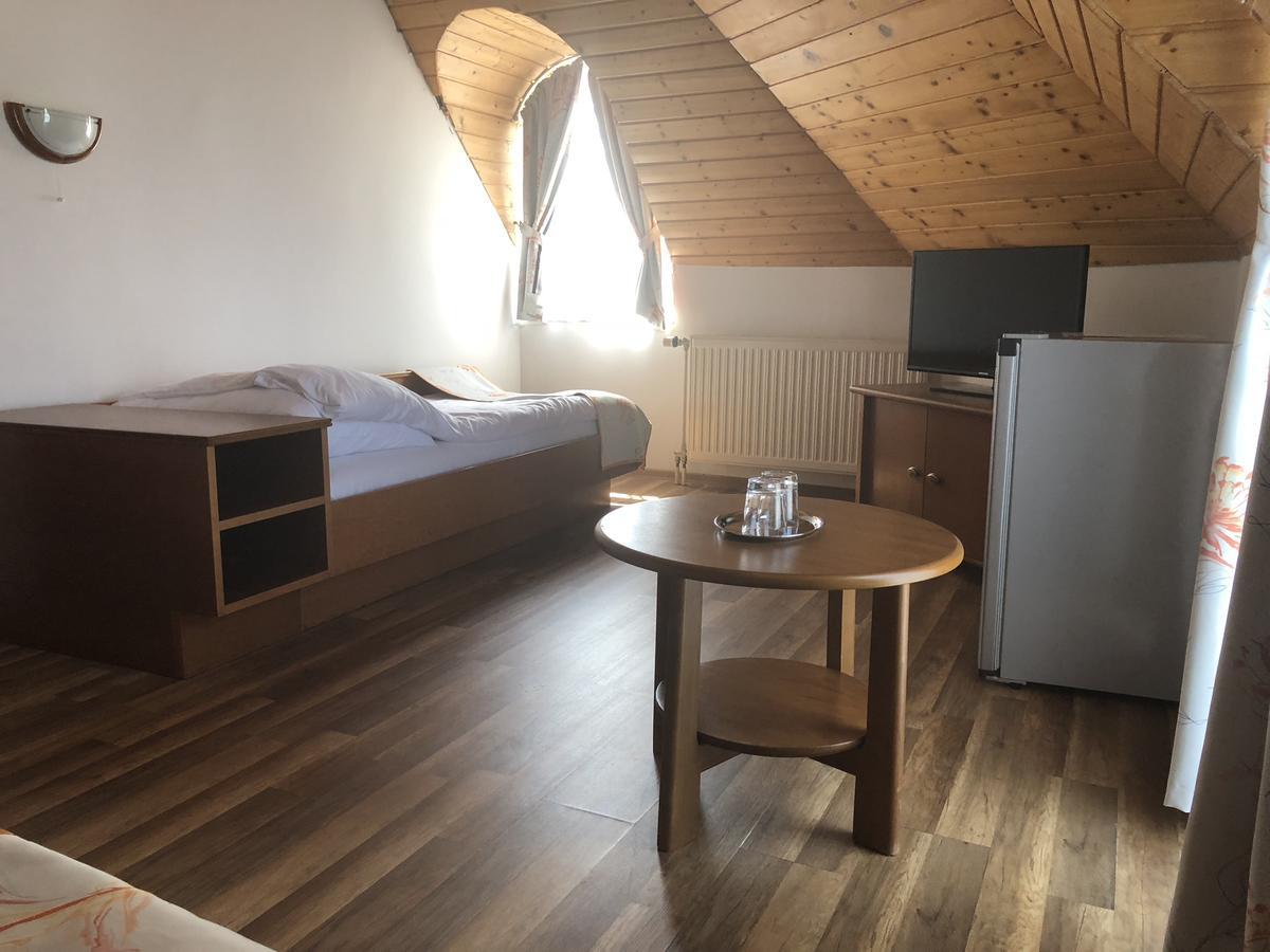 バラトンフレド Zoeldteto Panzio Bed & Breakfast エクステリア 写真