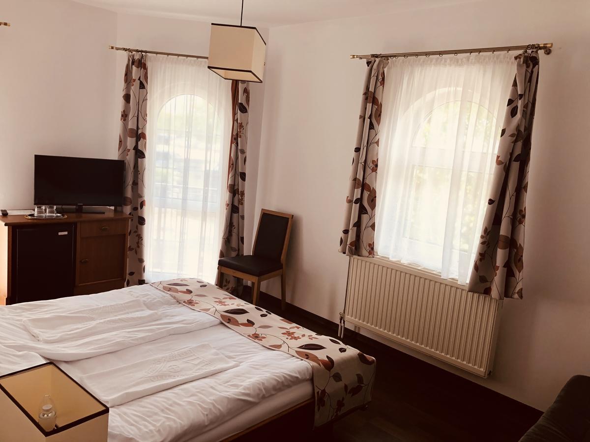 バラトンフレド Zoeldteto Panzio Bed & Breakfast エクステリア 写真