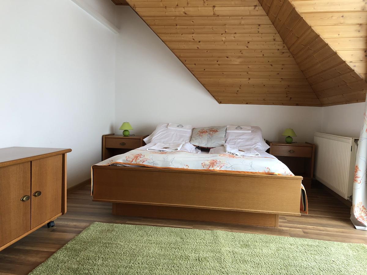 バラトンフレド Zoeldteto Panzio Bed & Breakfast エクステリア 写真