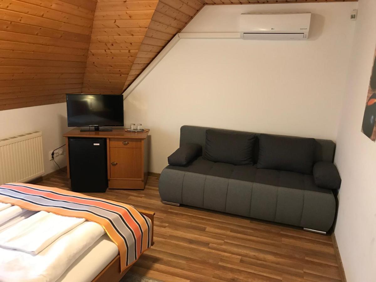 バラトンフレド Zoeldteto Panzio Bed & Breakfast エクステリア 写真