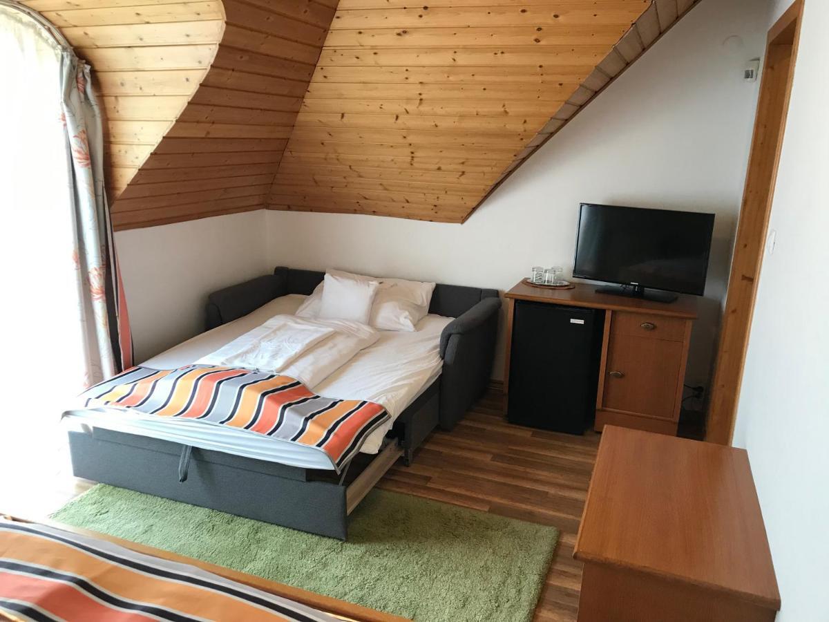 バラトンフレド Zoeldteto Panzio Bed & Breakfast エクステリア 写真