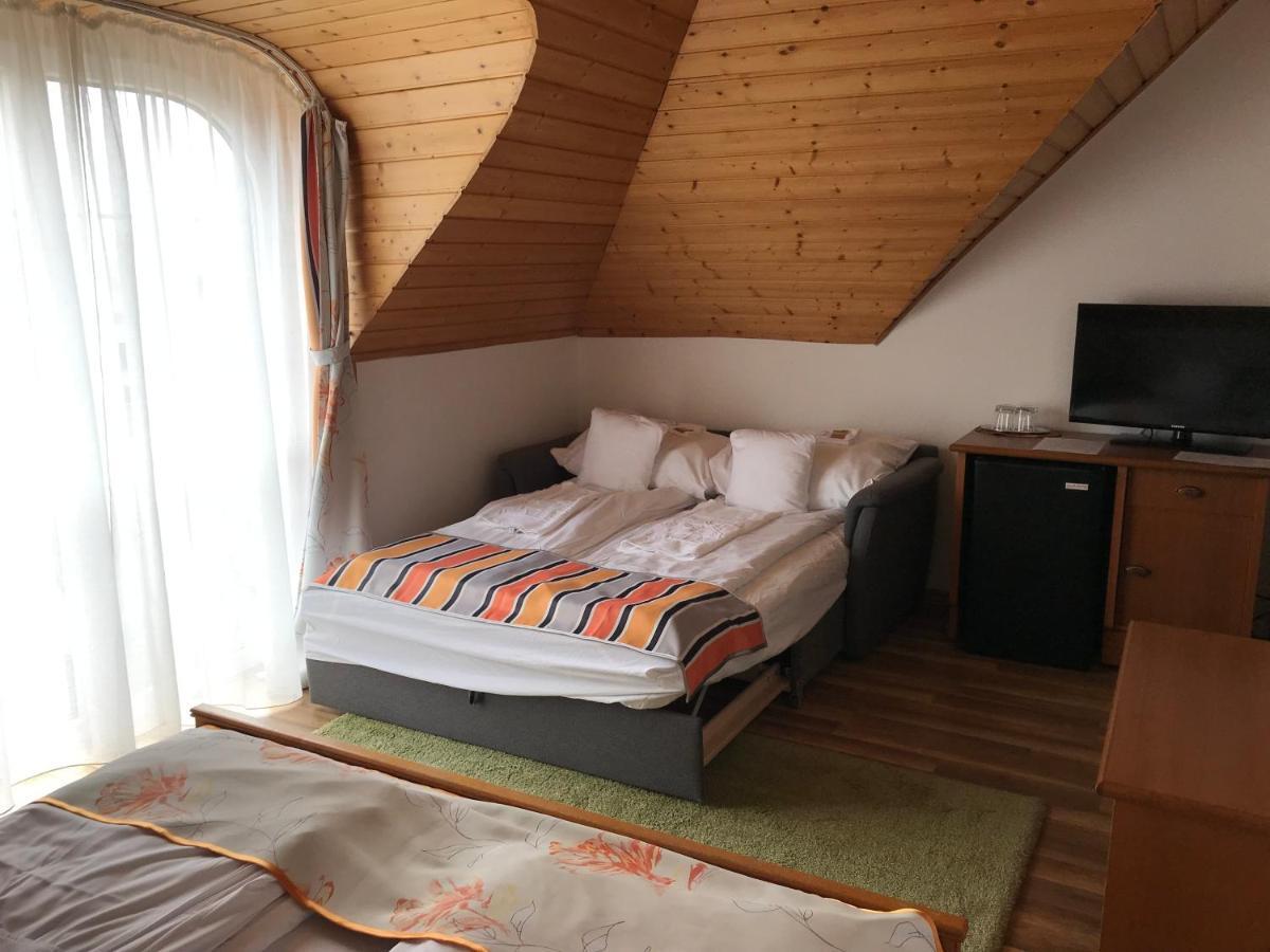 バラトンフレド Zoeldteto Panzio Bed & Breakfast エクステリア 写真
