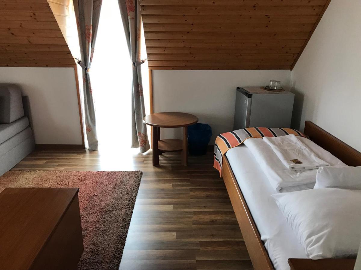 バラトンフレド Zoeldteto Panzio Bed & Breakfast エクステリア 写真