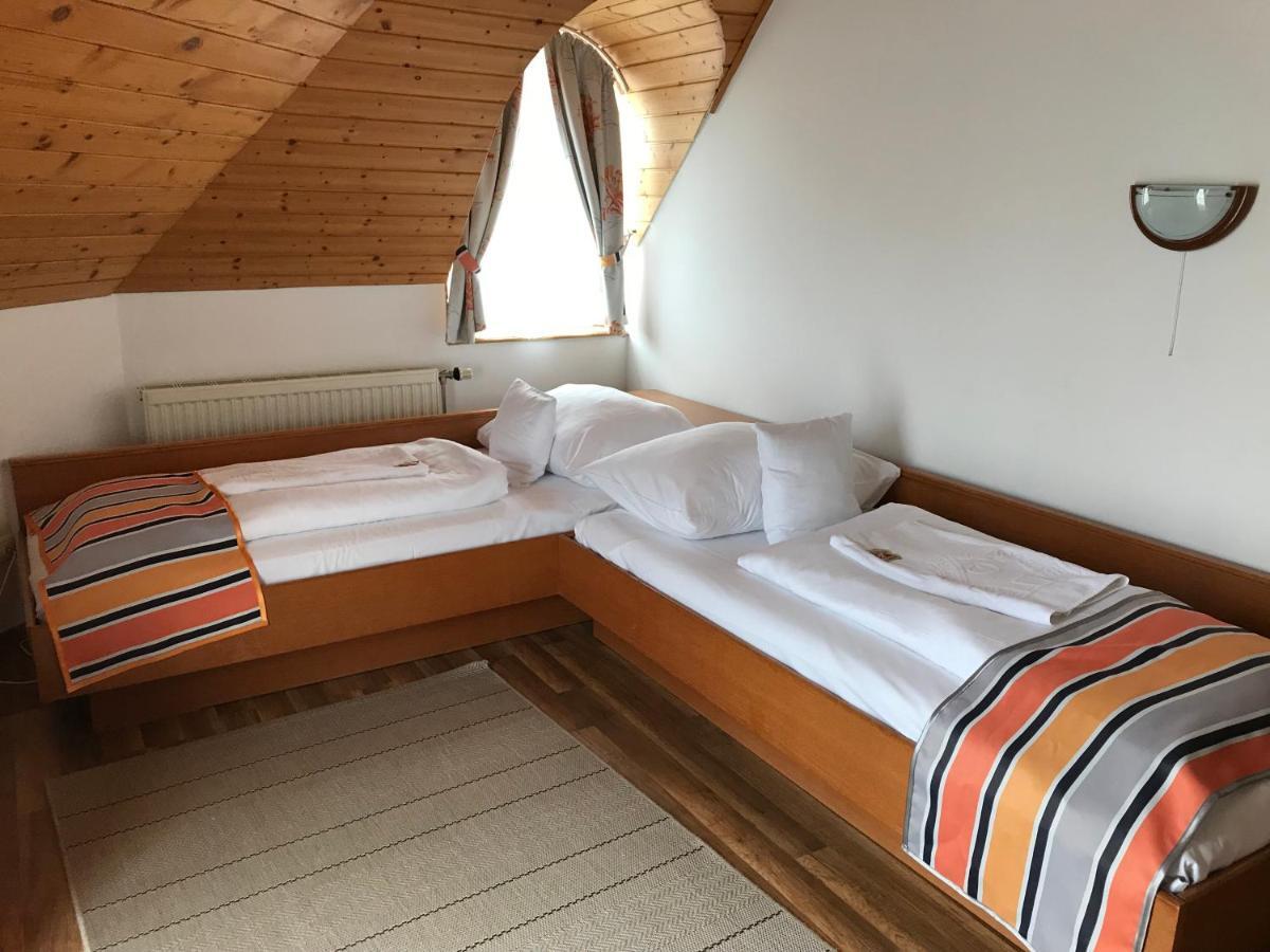 バラトンフレド Zoeldteto Panzio Bed & Breakfast エクステリア 写真