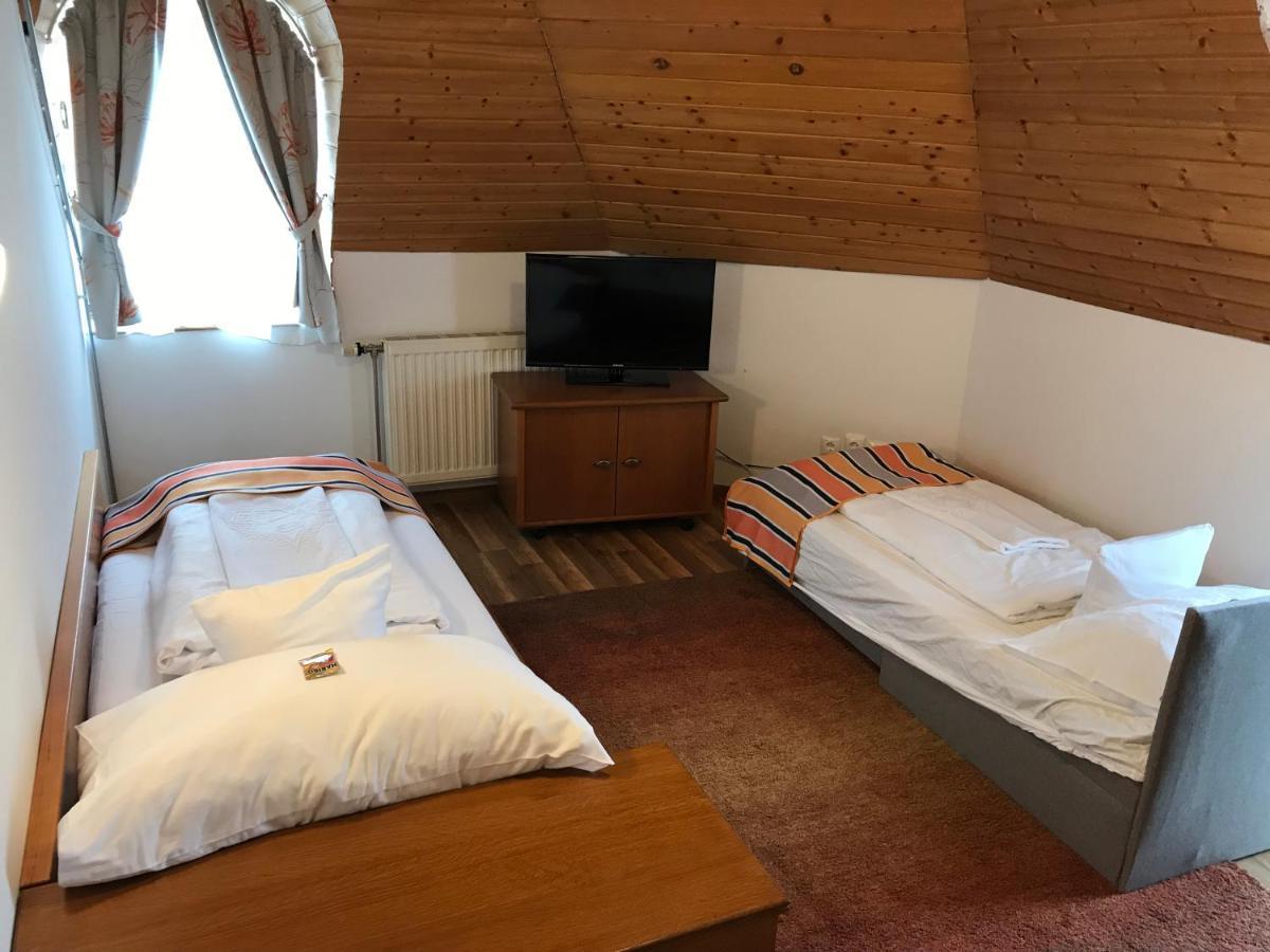 バラトンフレド Zoeldteto Panzio Bed & Breakfast エクステリア 写真