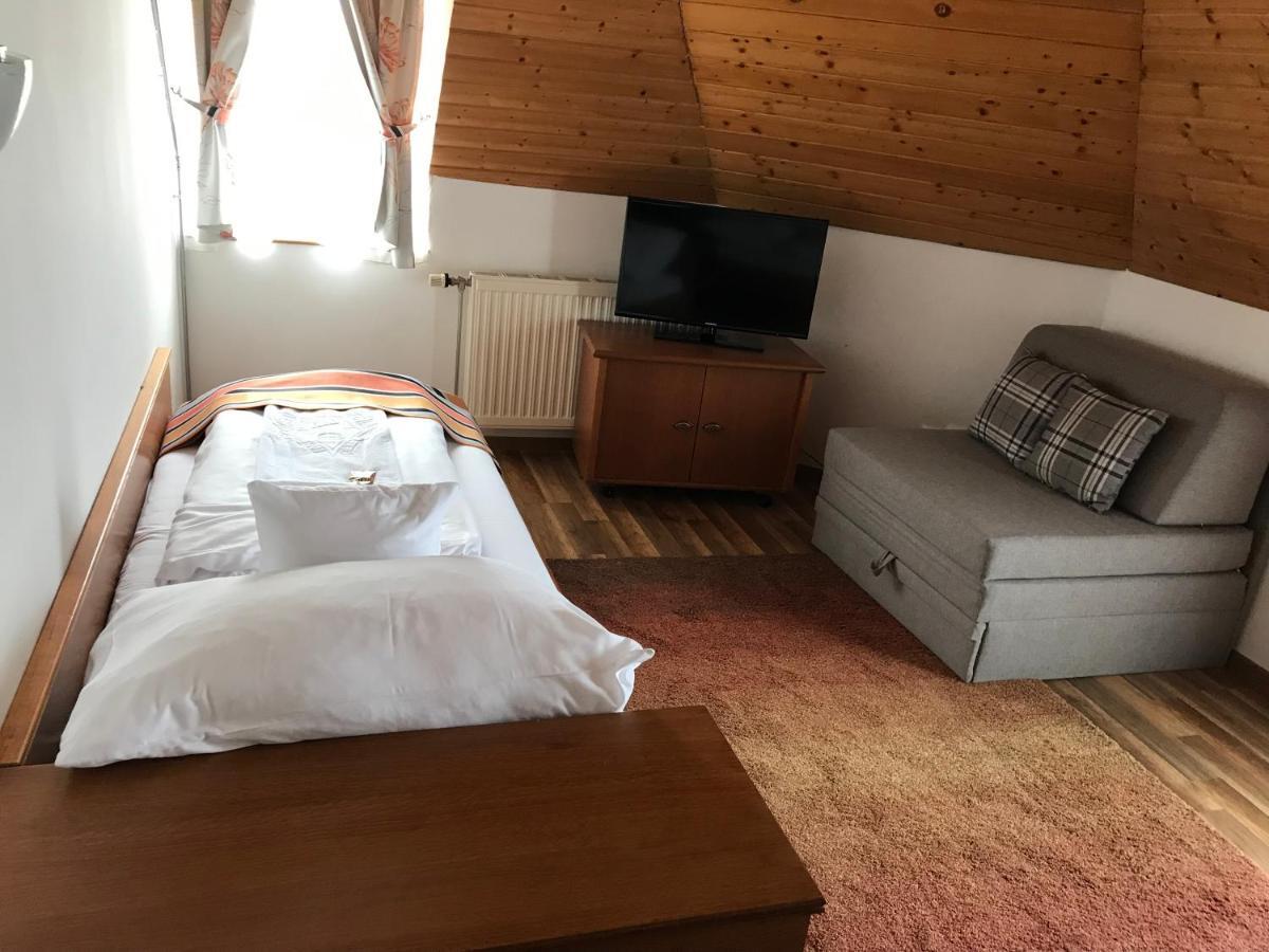 バラトンフレド Zoeldteto Panzio Bed & Breakfast エクステリア 写真