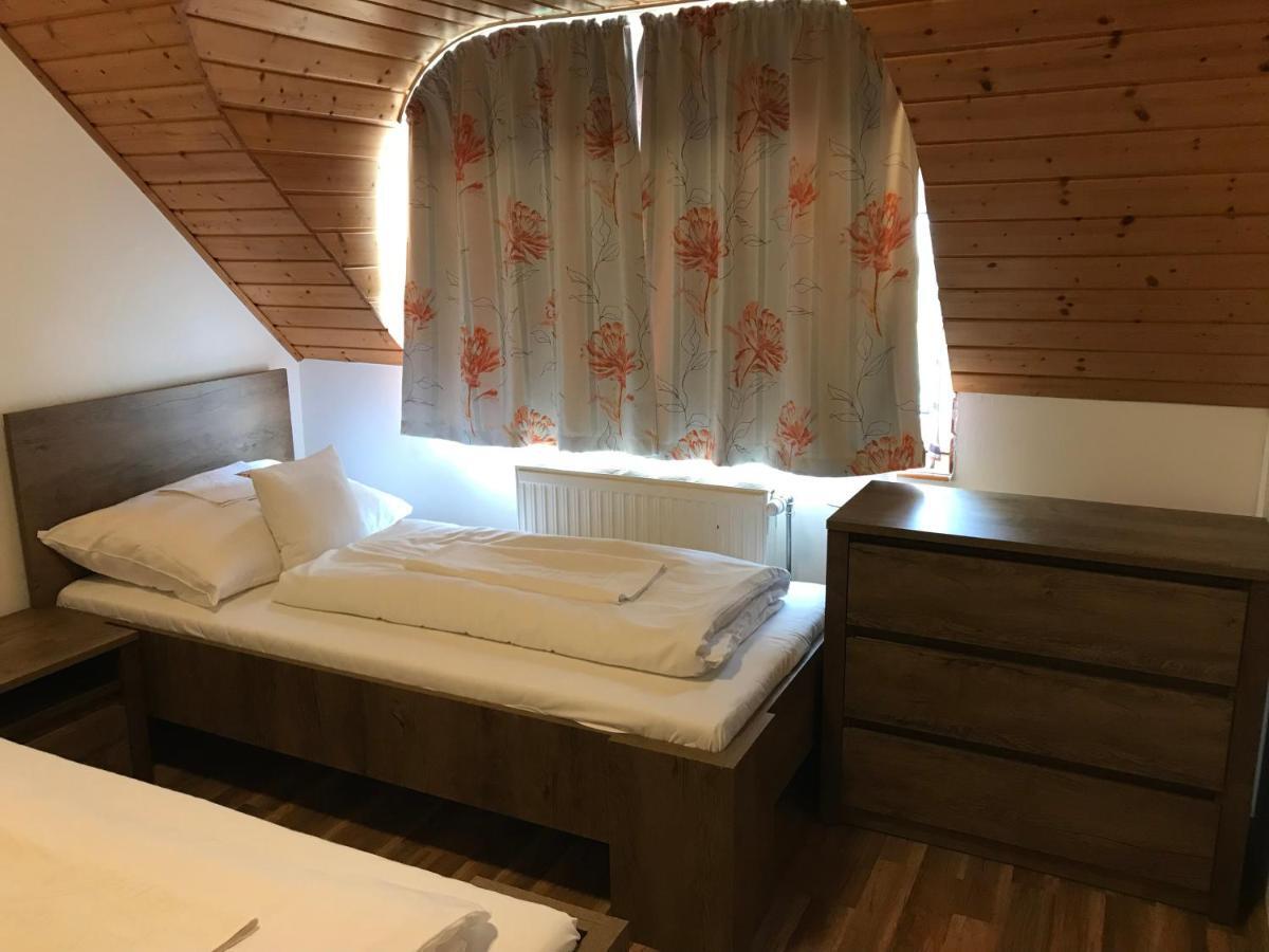 バラトンフレド Zoeldteto Panzio Bed & Breakfast エクステリア 写真