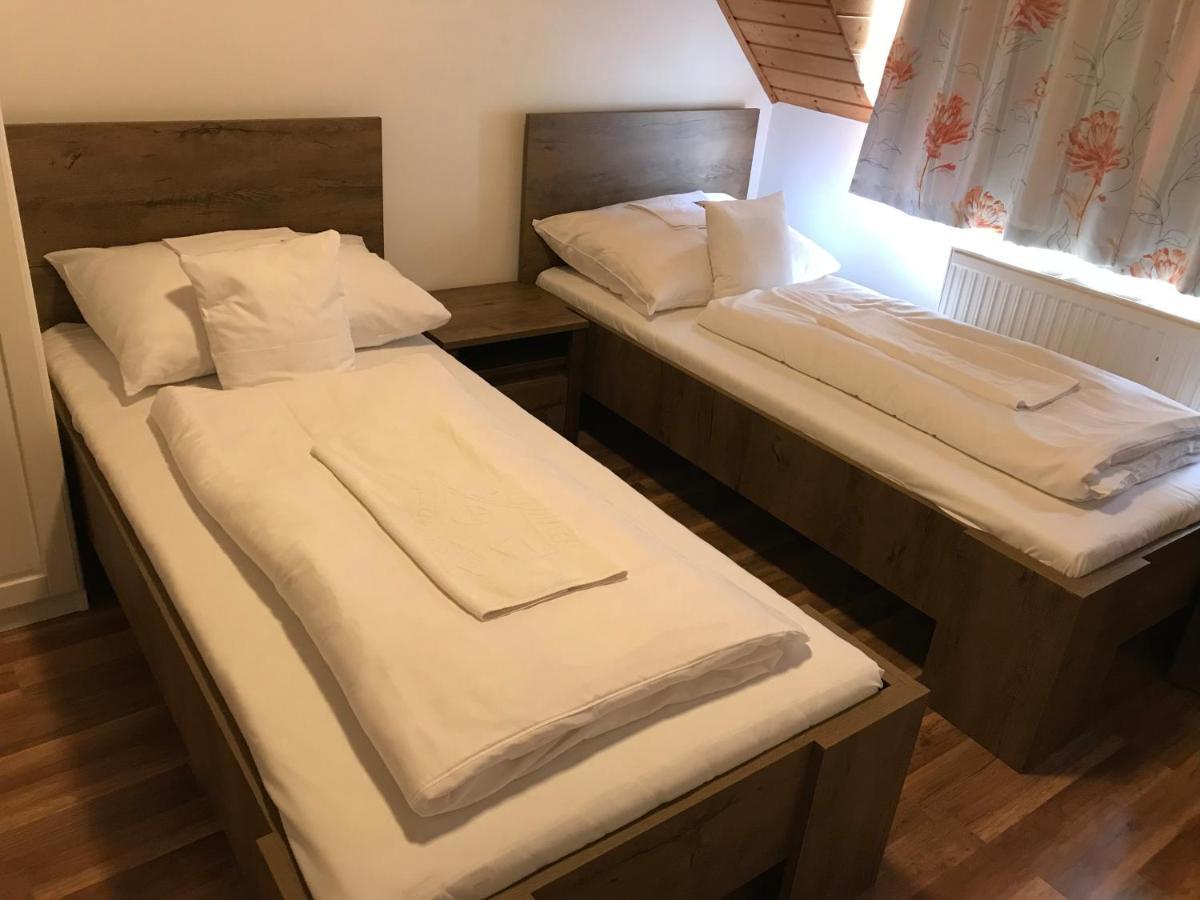 バラトンフレド Zoeldteto Panzio Bed & Breakfast エクステリア 写真